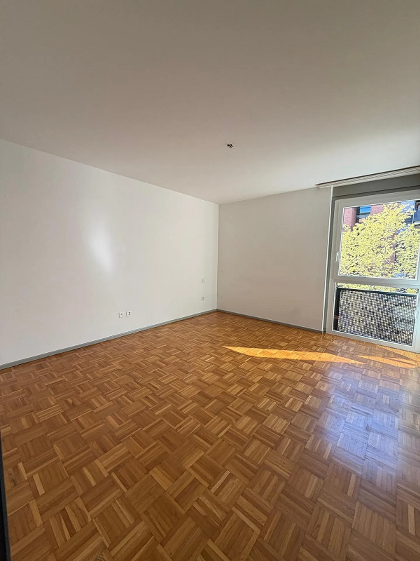 Bright and spacious - Photo 5 of 11
