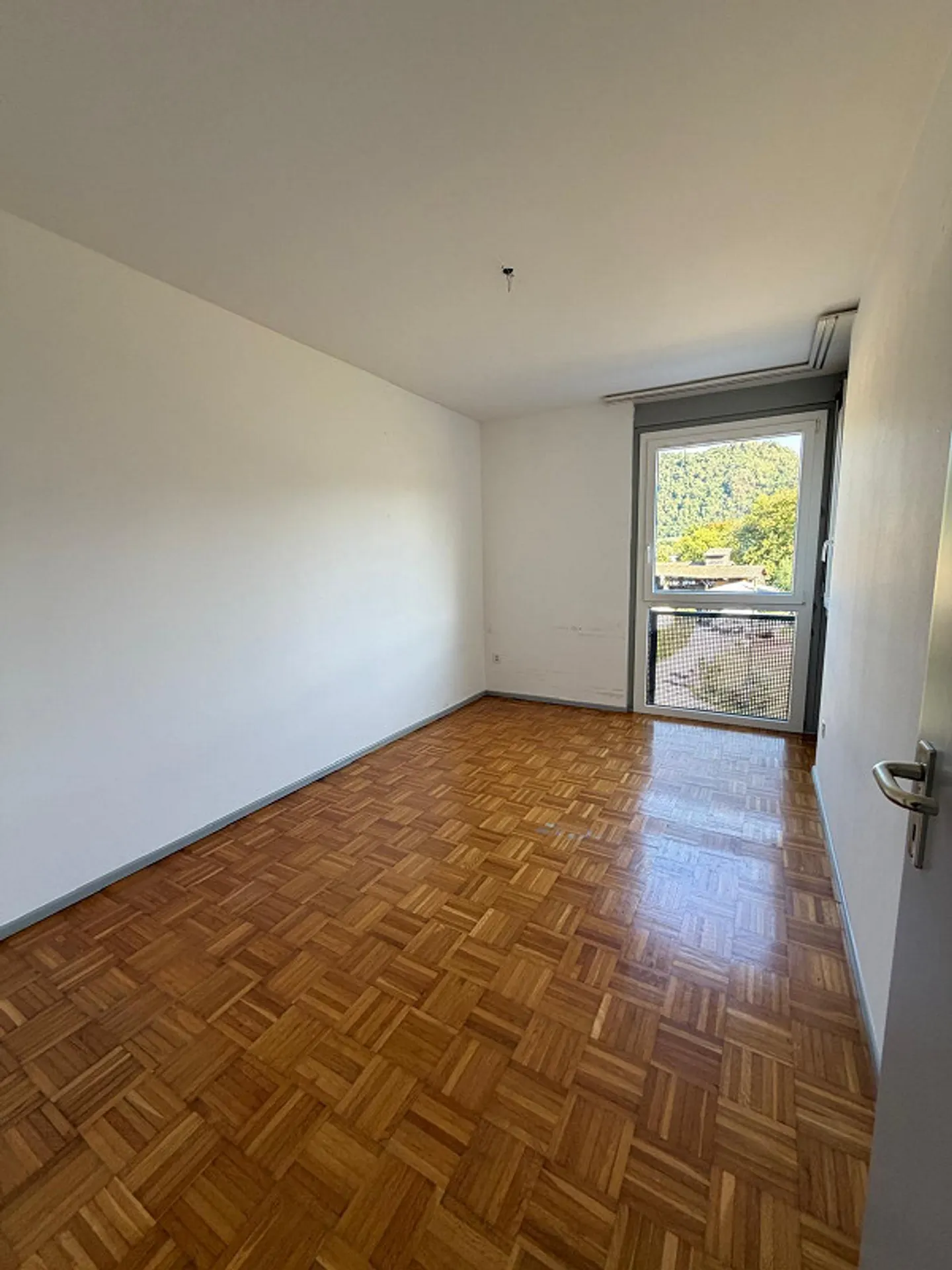 Bright and spacious - Photo 7 of 11