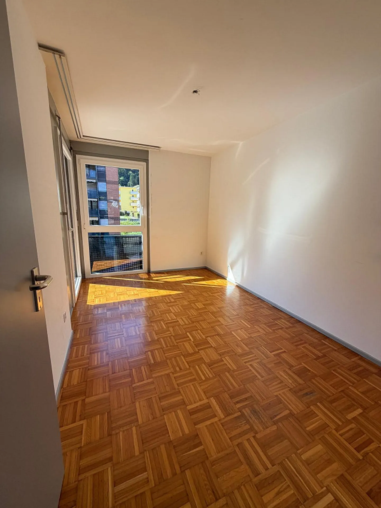 Bright and spacious - Photo 8 of 11