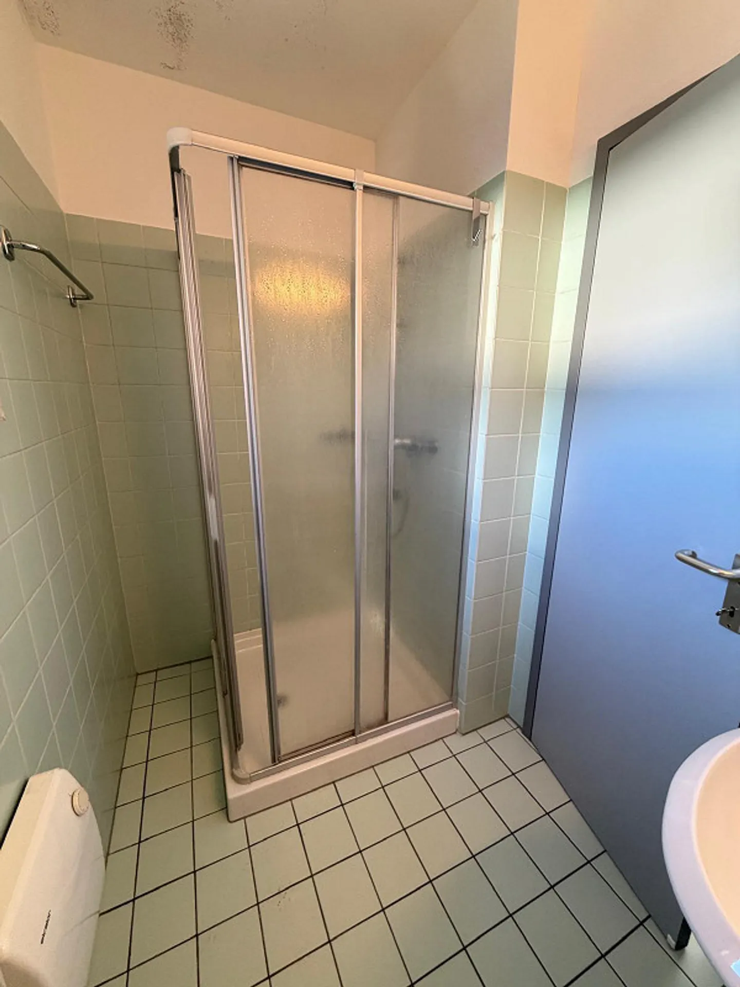 Bright and spacious - Photo 9 of 11