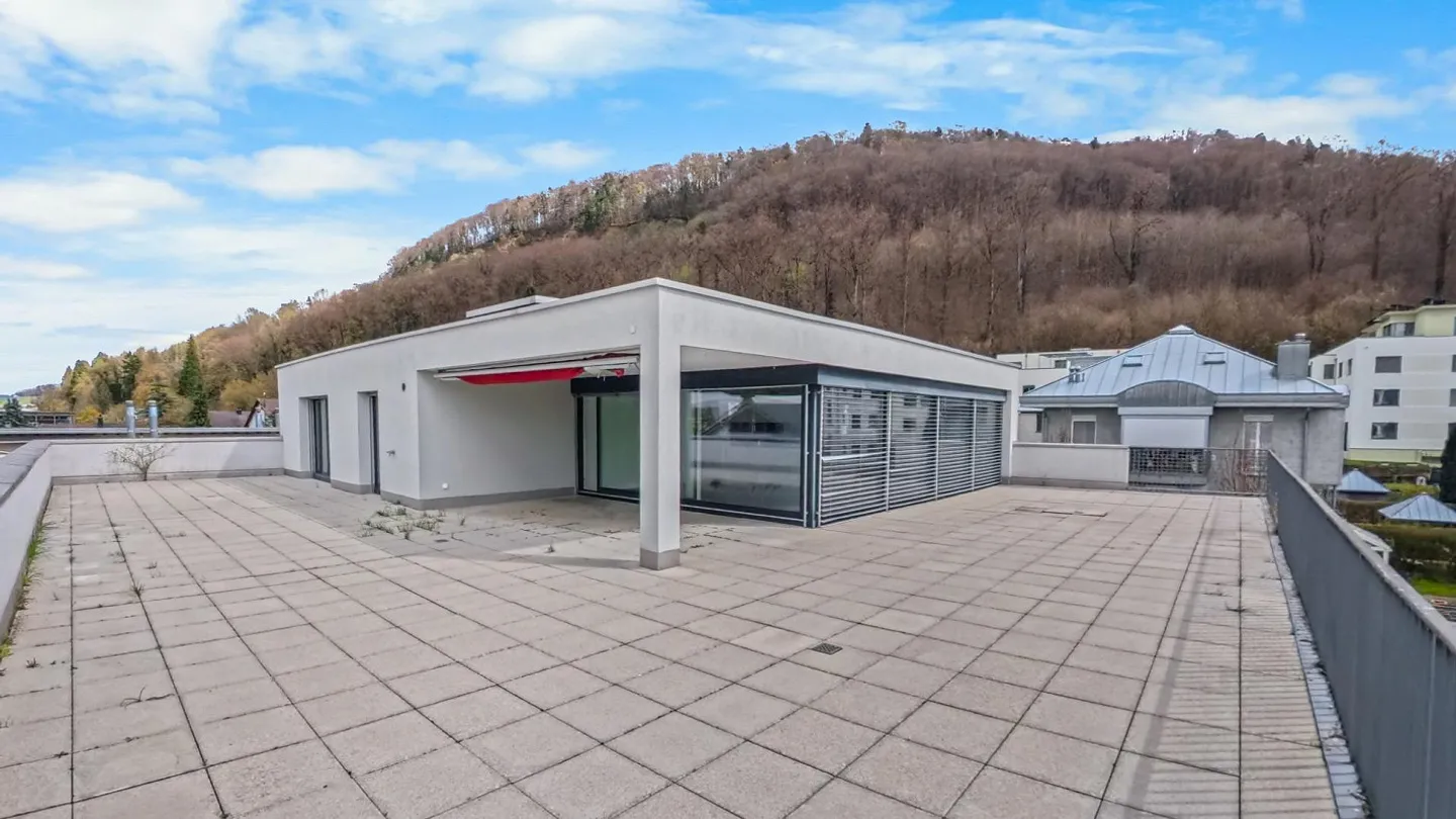 Attractive 4.5-room penthouse apartment in Würenlingen - Photo 2 of 13