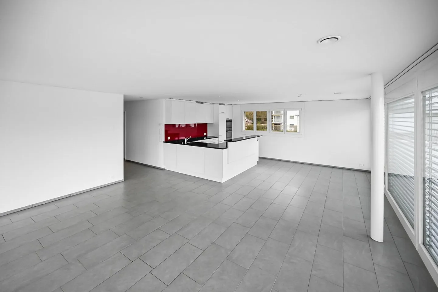 Attractive 4.5-room penthouse apartment in Würenlingen - Photo 3 of 13