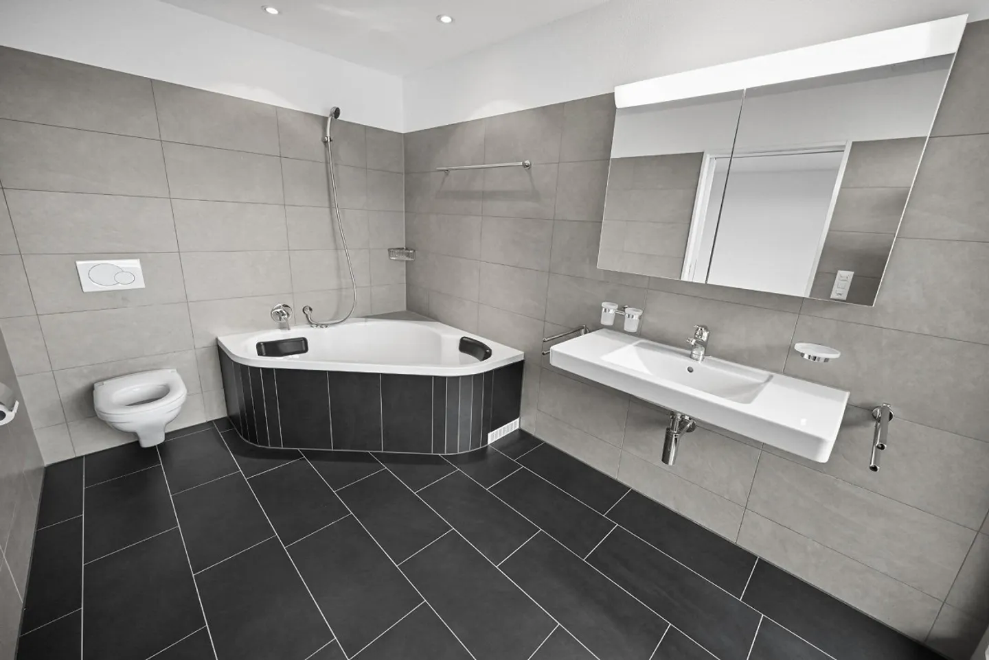 Attractive 4.5-room penthouse apartment in Würenlingen - Photo 9 of 13