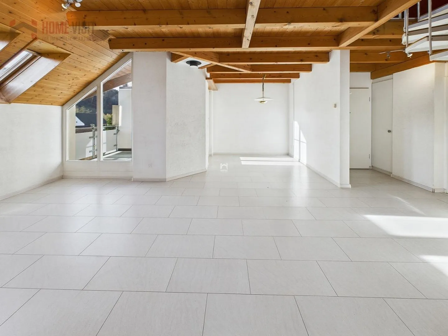 Geräumige Maisonette mit Galerie - Foto 1 von 13