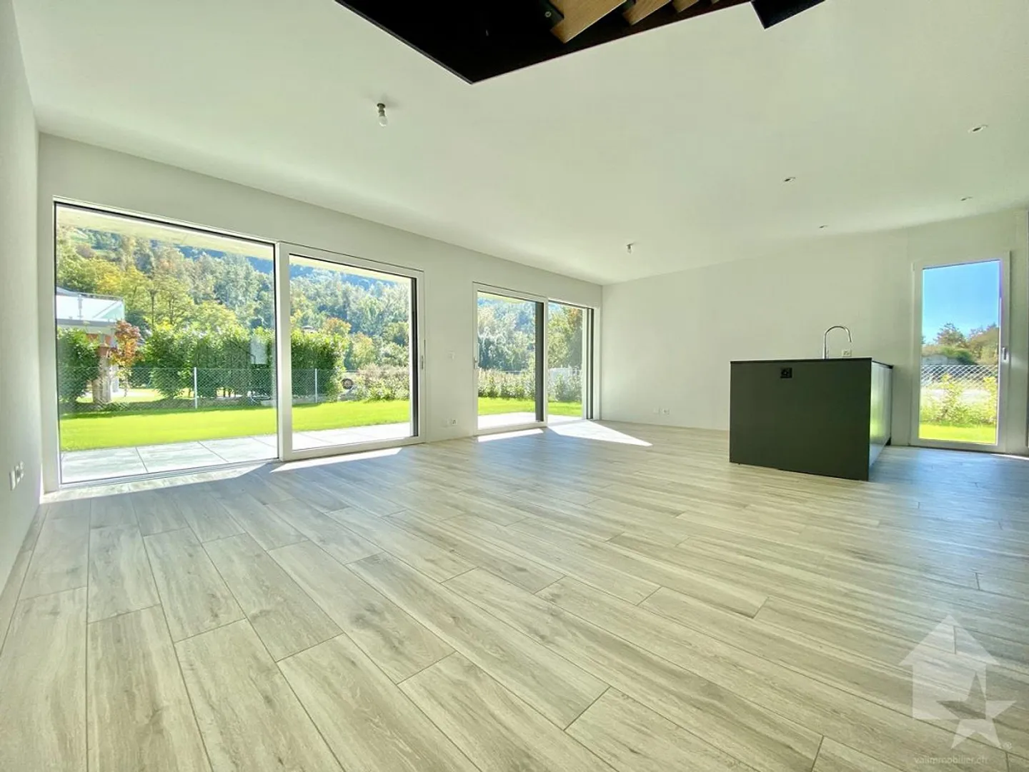 Magnificent new villa 5.5 rooms, garden, large garage and parking! - Photo 5 of 24
