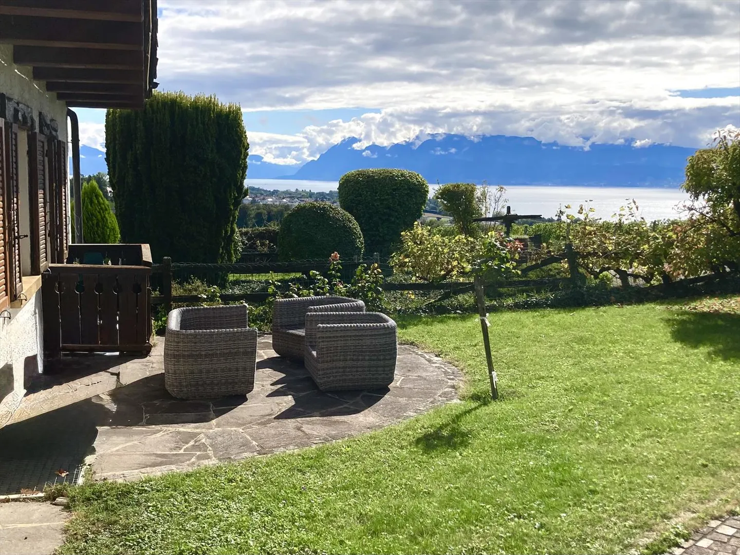 Vista eccezionale e vista libera sul lago! - Foto 2 di 2