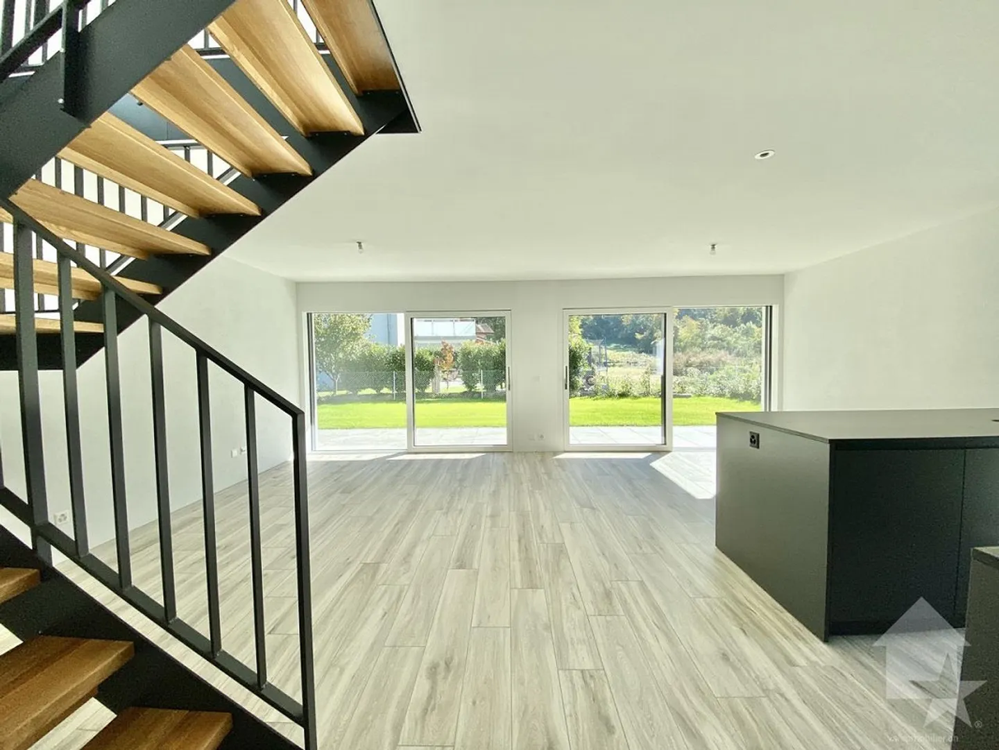Magnificent new villa 5.5 rooms, garden, large garage and parking! - Photo 6 of 24