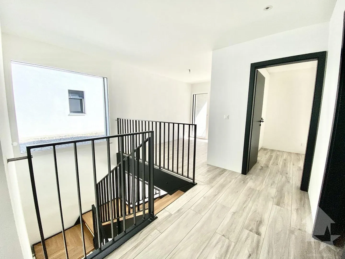Magnificent new villa 5.5 rooms, garden, large garage and parking! - Photo 13 of 24