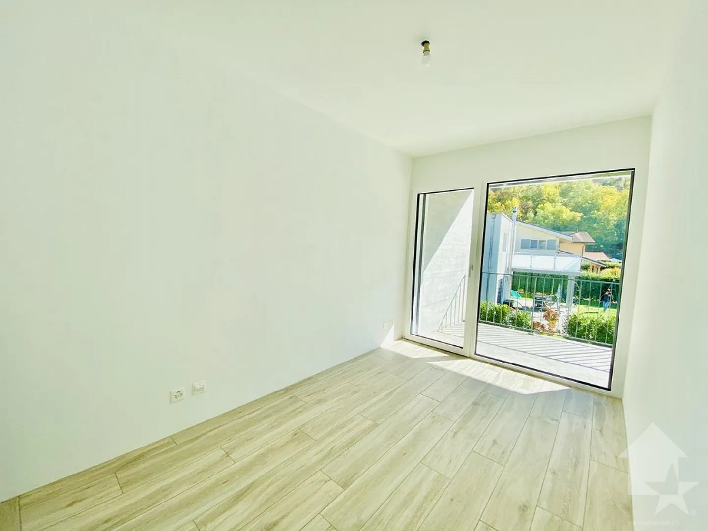 Magnificent new villa 5.5 rooms, garden, large garage and parking! - Photo 11 of 24