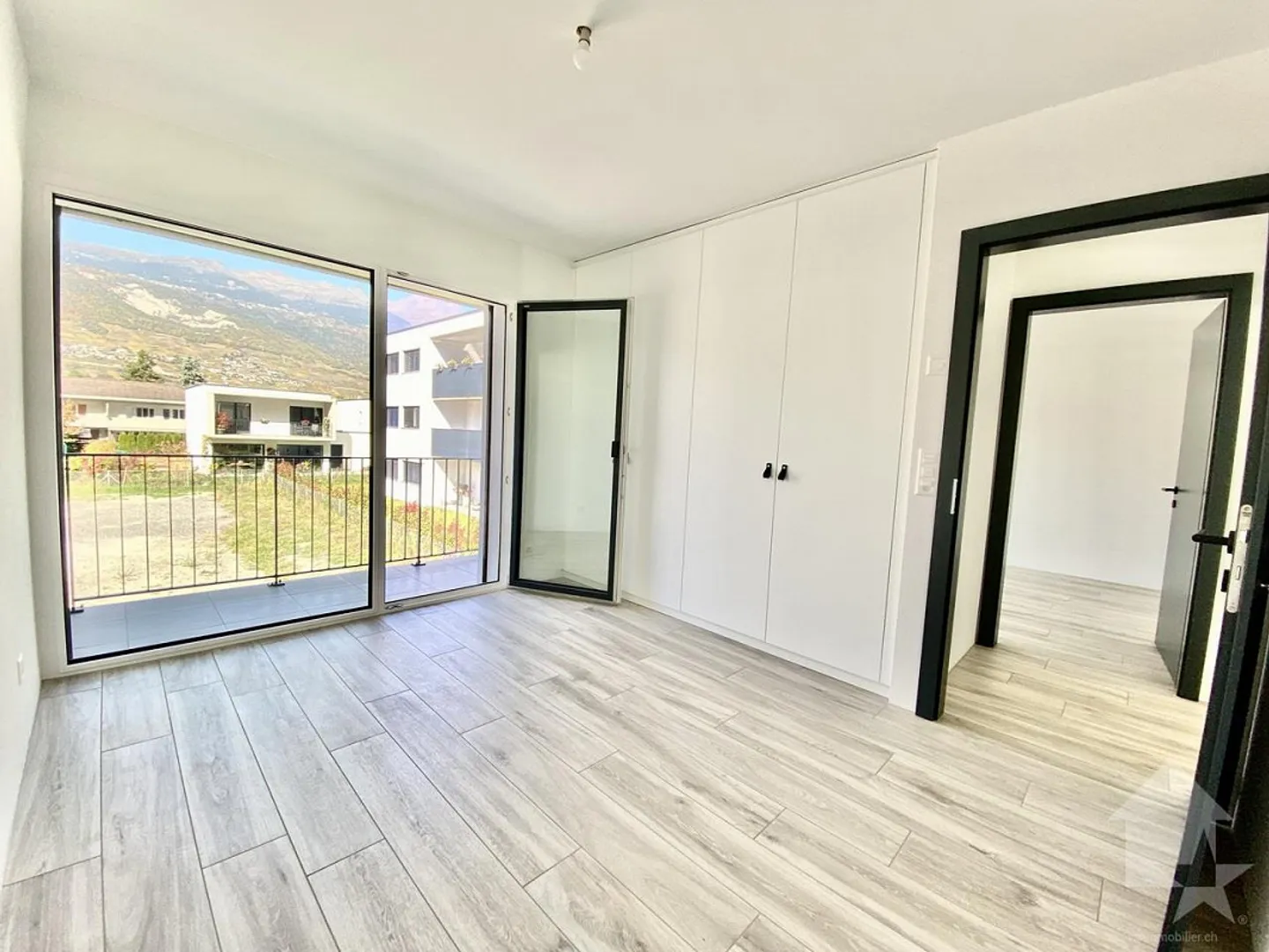 Magnificent new villa 5.5 rooms, garden, large garage and parking! - Photo 14 of 24