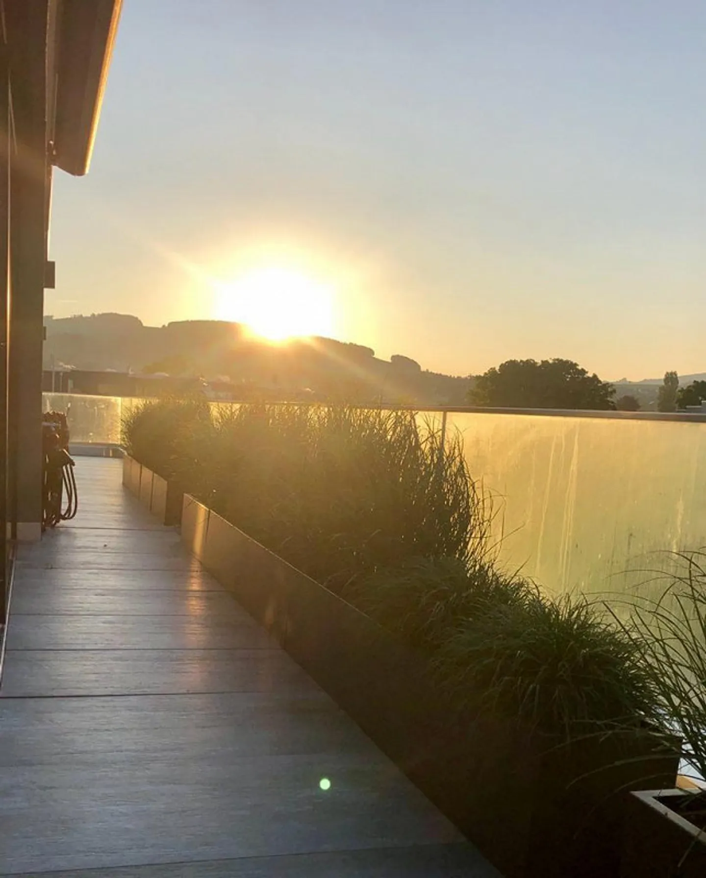 Moderno appartamento attico di 4,5 stanze con vista sulle montagne a Münsingen - Foto 2 di 15