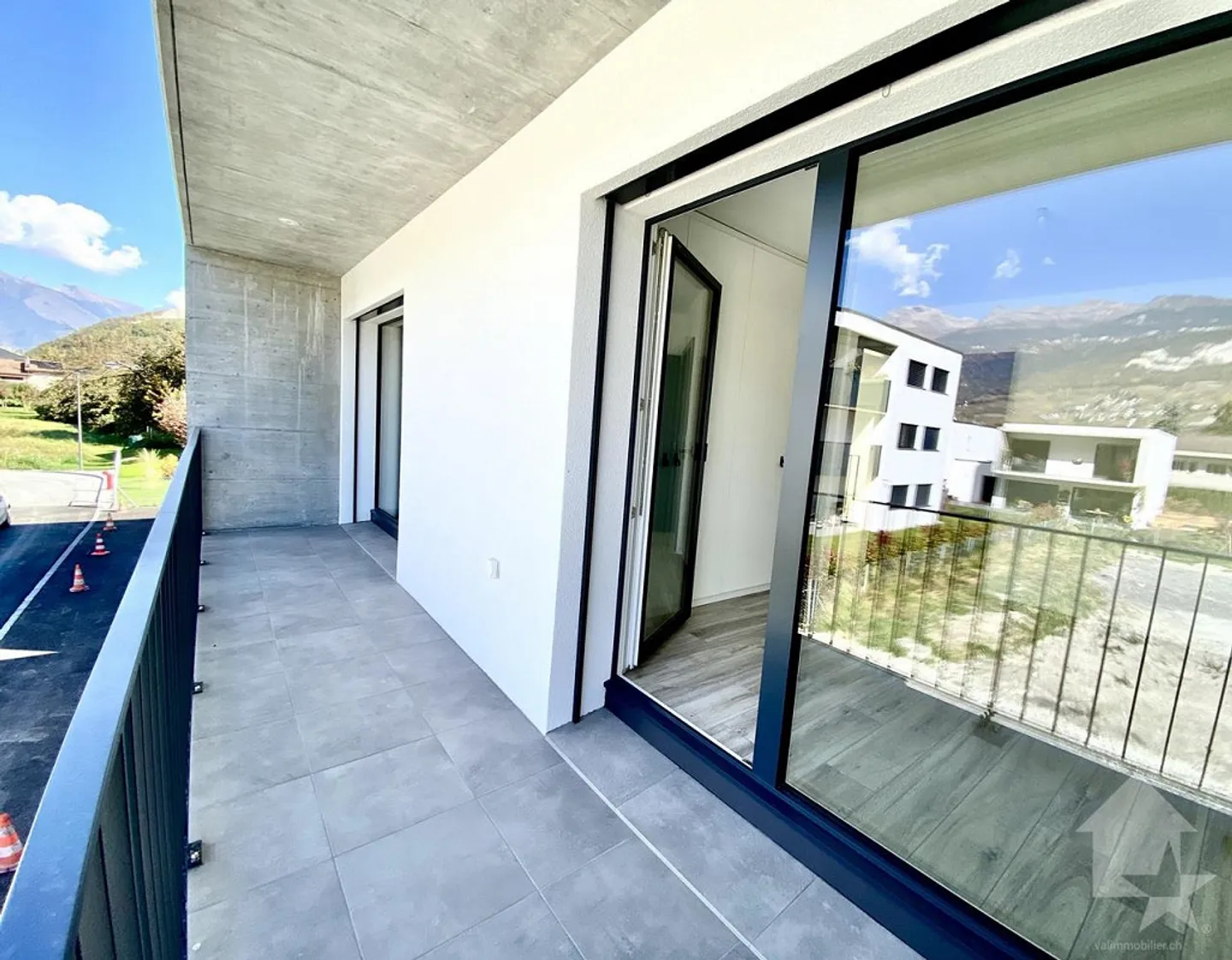 Magnificent new villa 5.5 rooms, garden, large garage and parking! - Photo 15 of 24