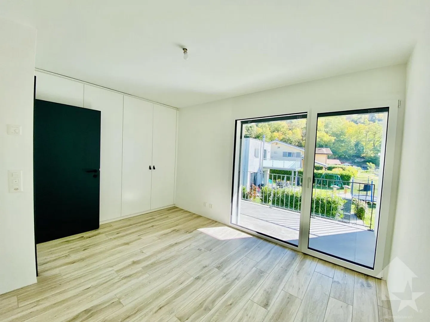 Magnificent new villa 5.5 rooms, garden, large garage and parking! - Photo 16 of 24