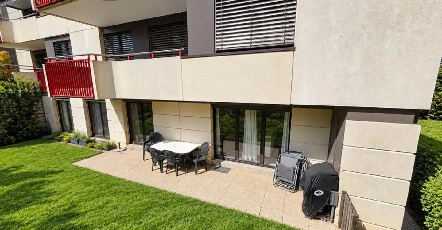 4-room apartment with private garden and garage-box - Photo 3 of 9
