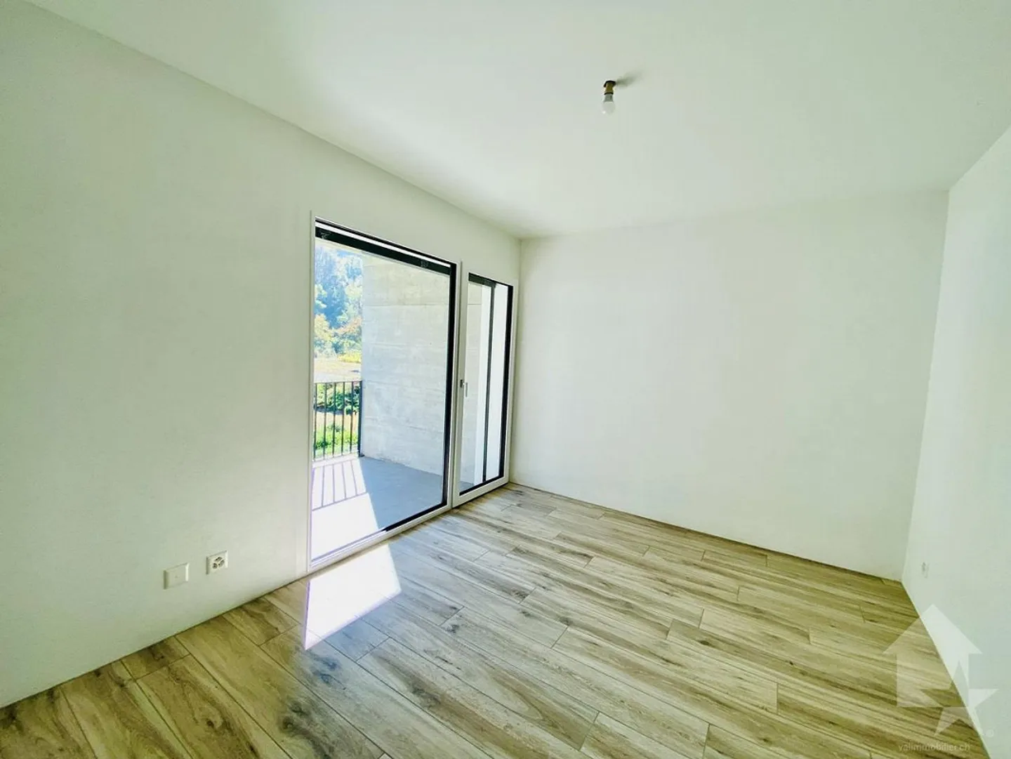 Magnificent new villa 5.5 rooms, garden, large garage and parking! - Photo 18 of 24