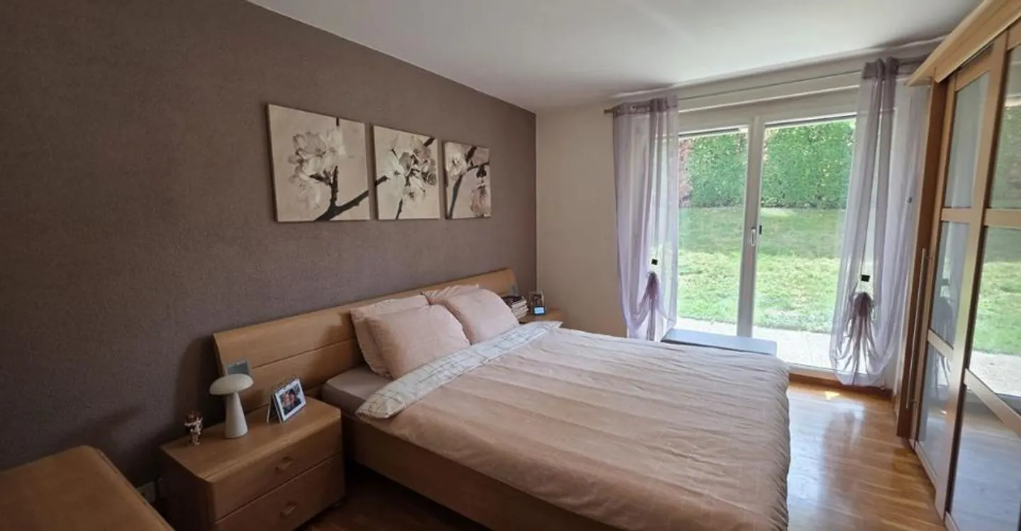 4-room apartment with private garden and garage-box - Photo 7 of 9