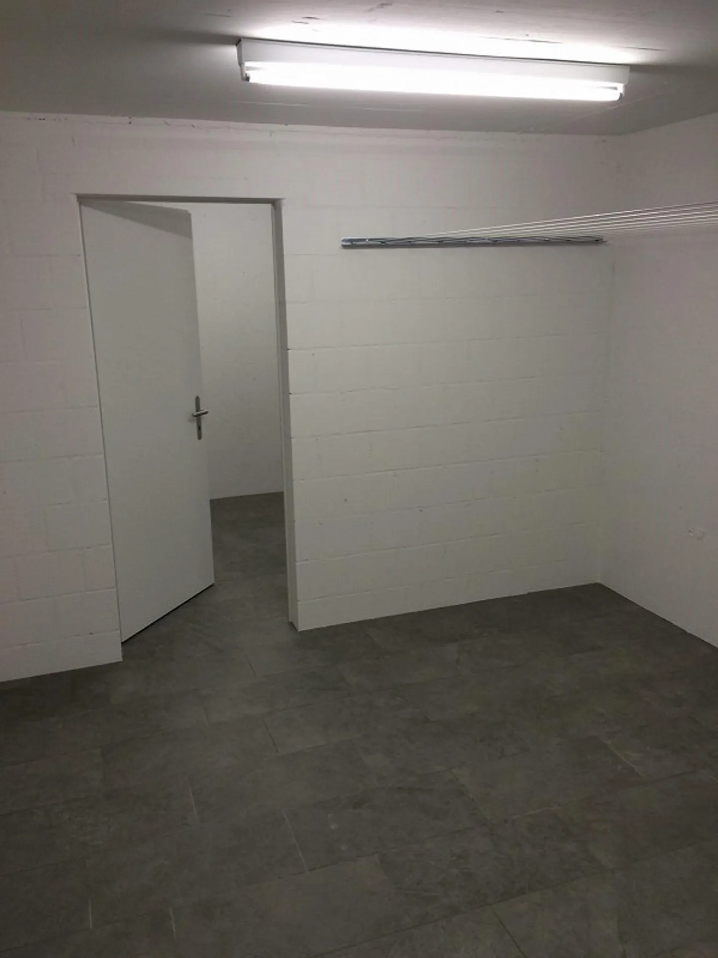 Moderno appartamento attico di 4,5 stanze con vista sulle montagne a Münsingen - Foto 14 di 15
