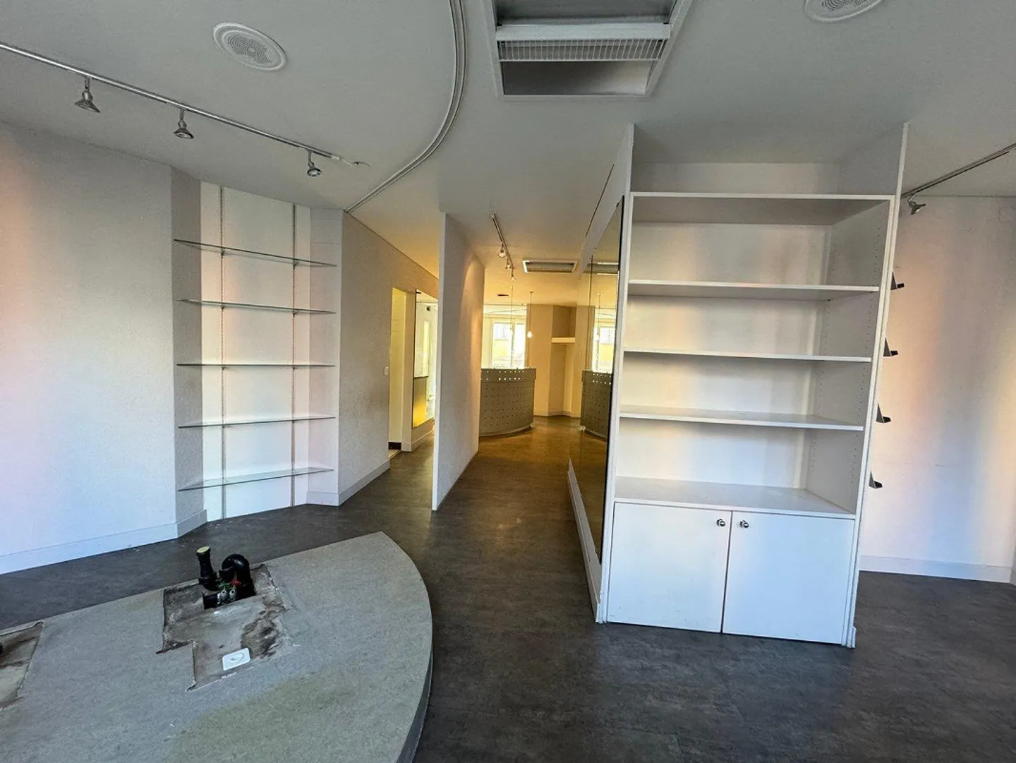 Espace commercial ou de bureau attrayant au cœur de St. Gallen à louer - Photo 2 sur 10