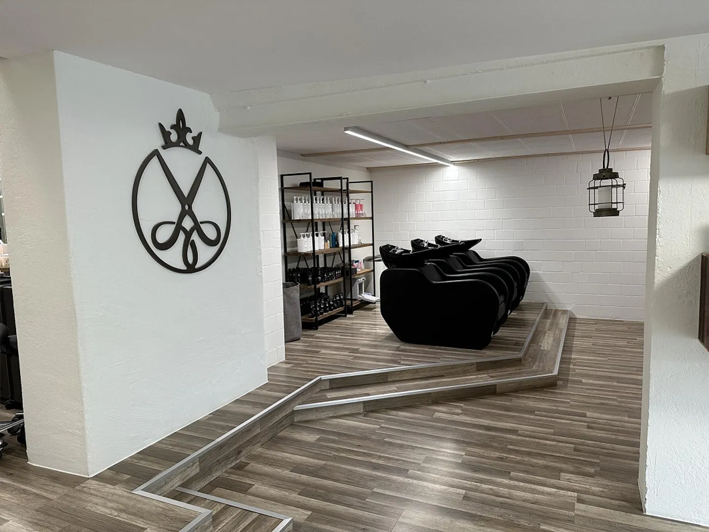 Parrucchiere, Terapia, Yoga, Ufficio 133 m2, 2 Posti Auto, 1'600.- incl. NK - Foto 5 di 11