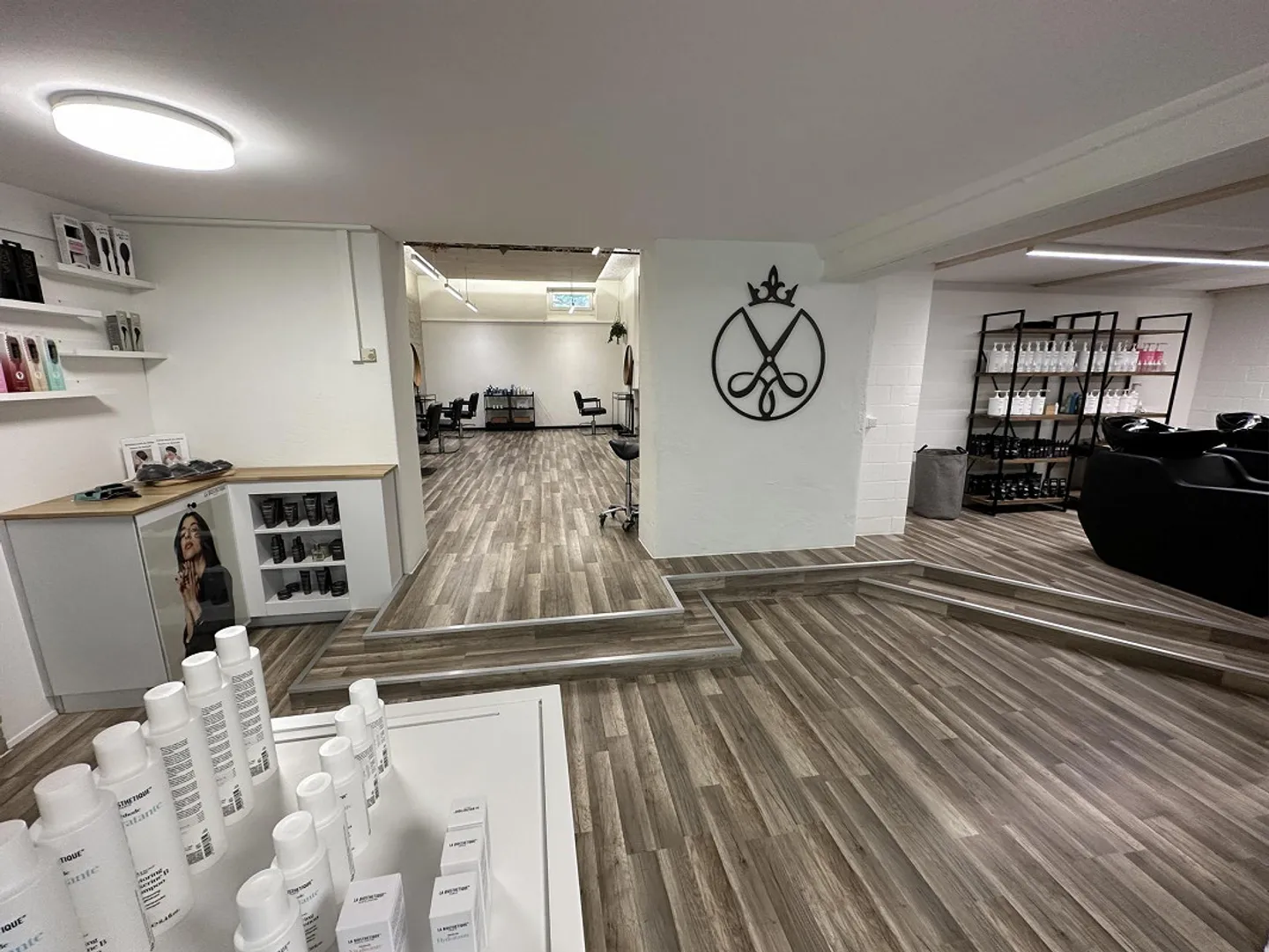 Parrucchiere, Terapia, Yoga, Ufficio 133 m2, 2 Posti Auto, 1'600.- incl. NK - Foto 2 di 11