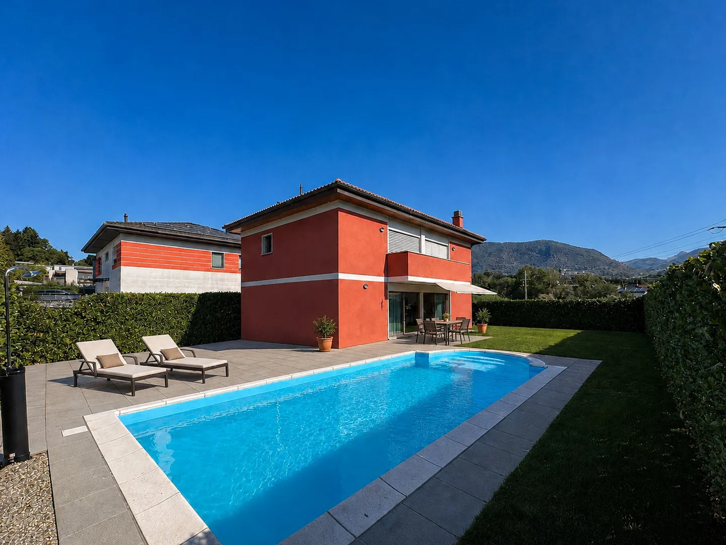 Single-family house with garden and pool - Photo 8 of 11