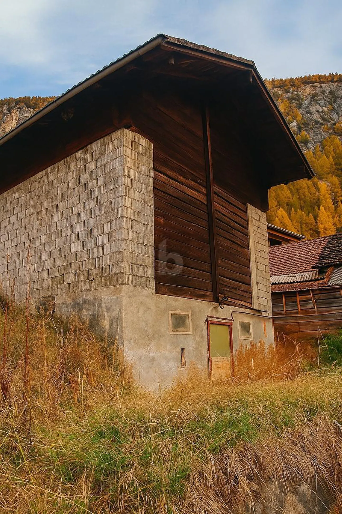 CHARACTER FARM IN THE MOUNTAINS - Photo 2 of 6