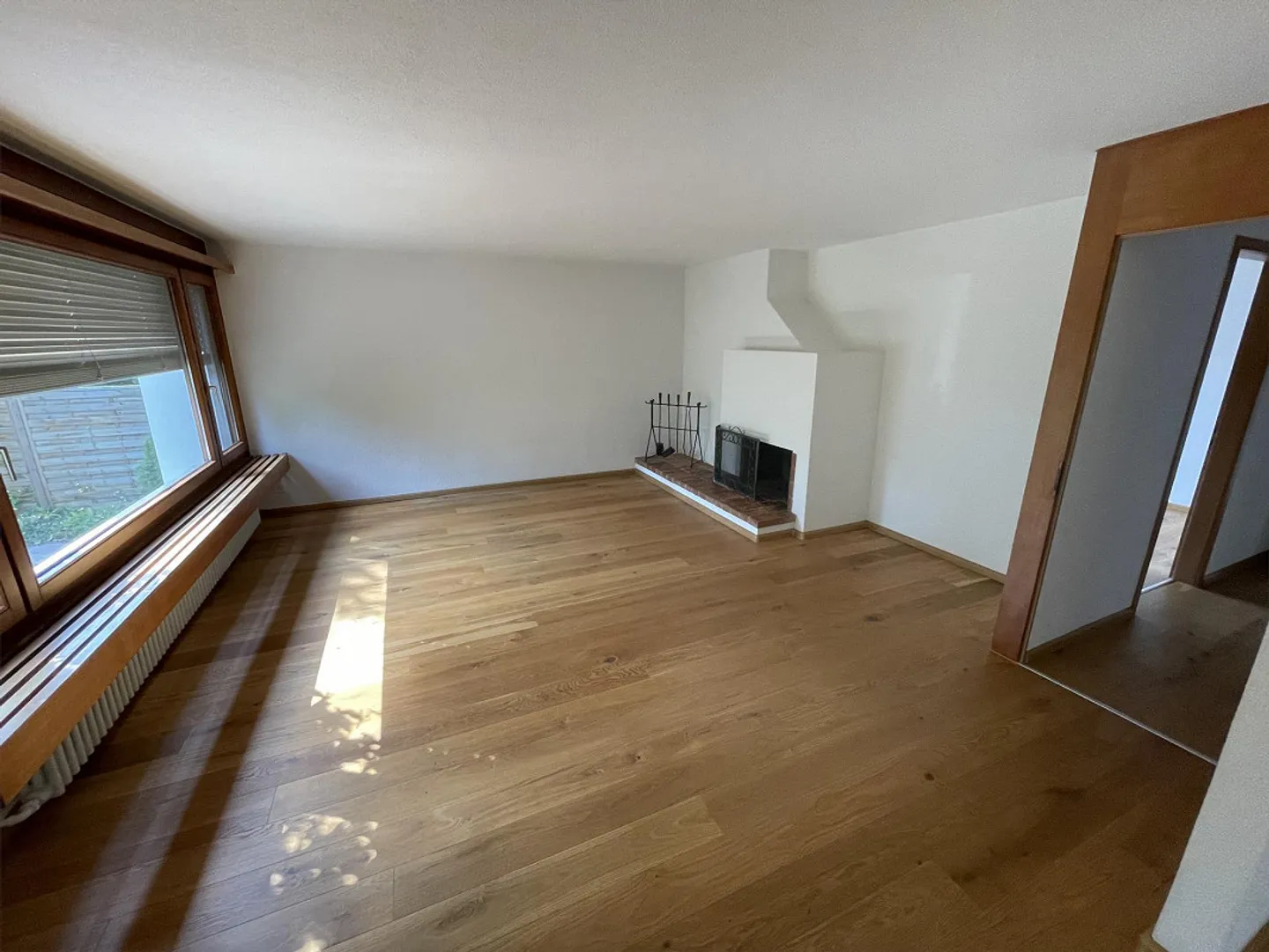 Casa unifamiliare multi-generazionale con due appartamenti di 3,5 stanze, grande giardino con area salotto - Foto 8 di 15