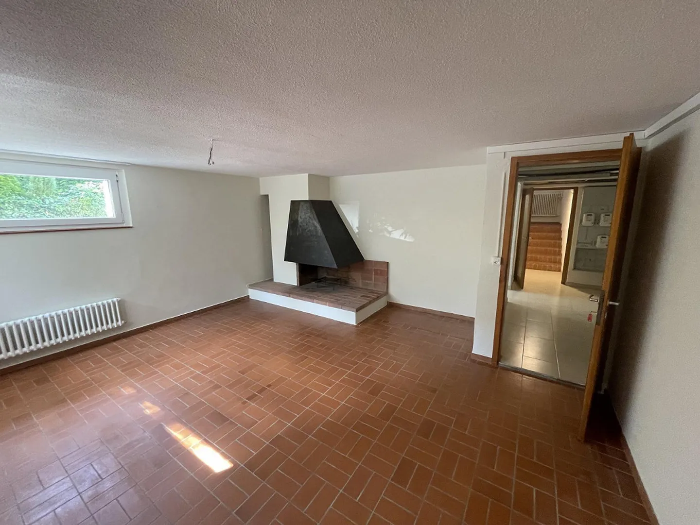 Casa unifamiliare multi-generazionale con due appartamenti di 3,5 stanze, grande giardino con area salotto - Foto 5 di 15