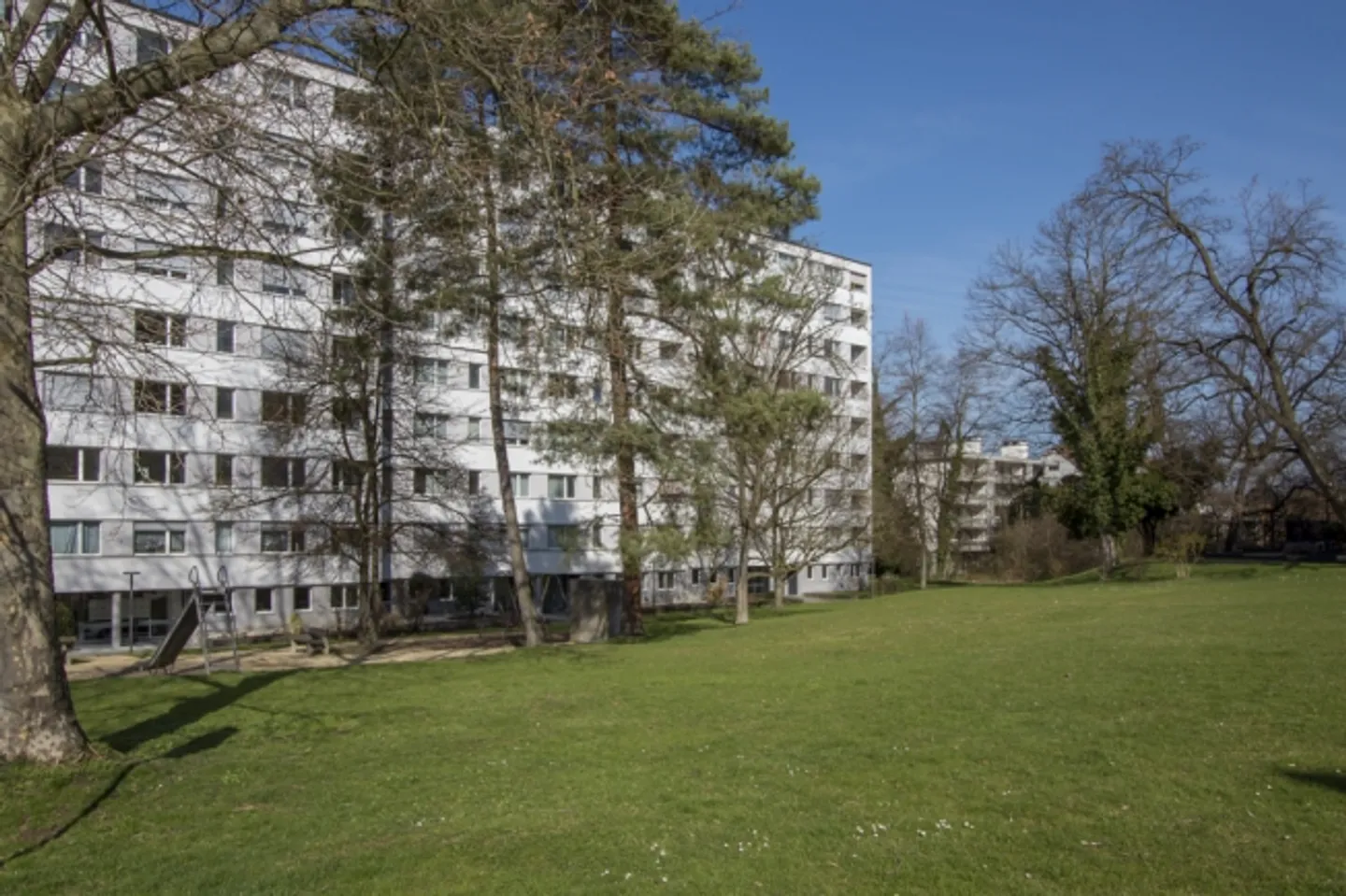 «Zentraler Aussenparkplatz in Binningen» - Foto 2 von 2
