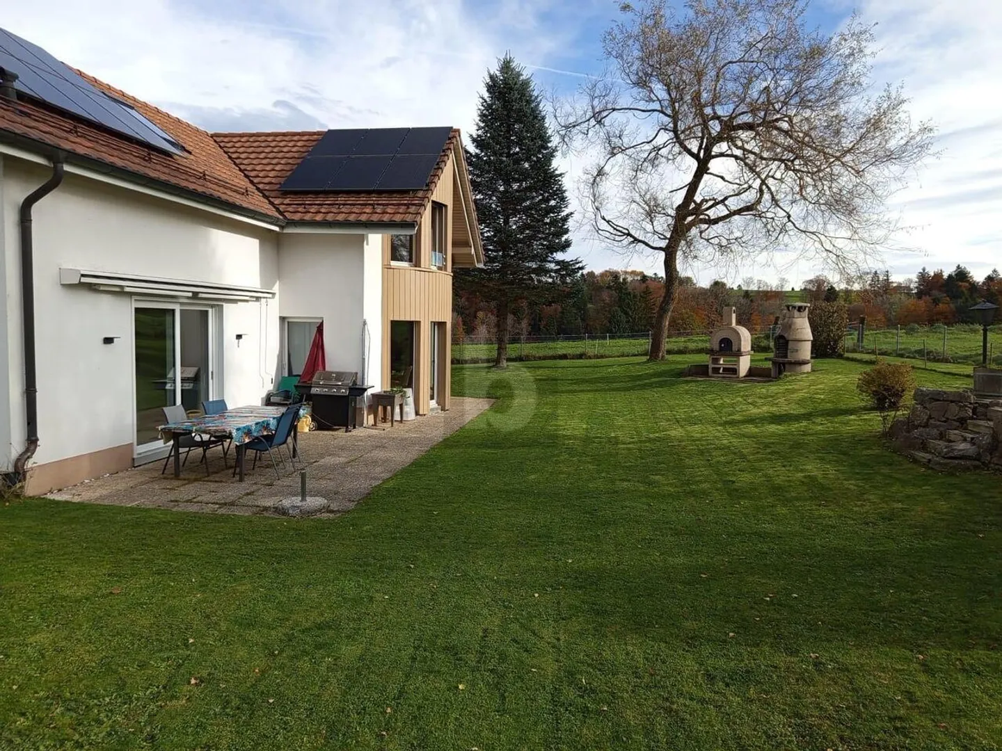 HAVRE DE LUMIÈRE AU CENTRE DU VILLAGE - Photo 1 sur 6