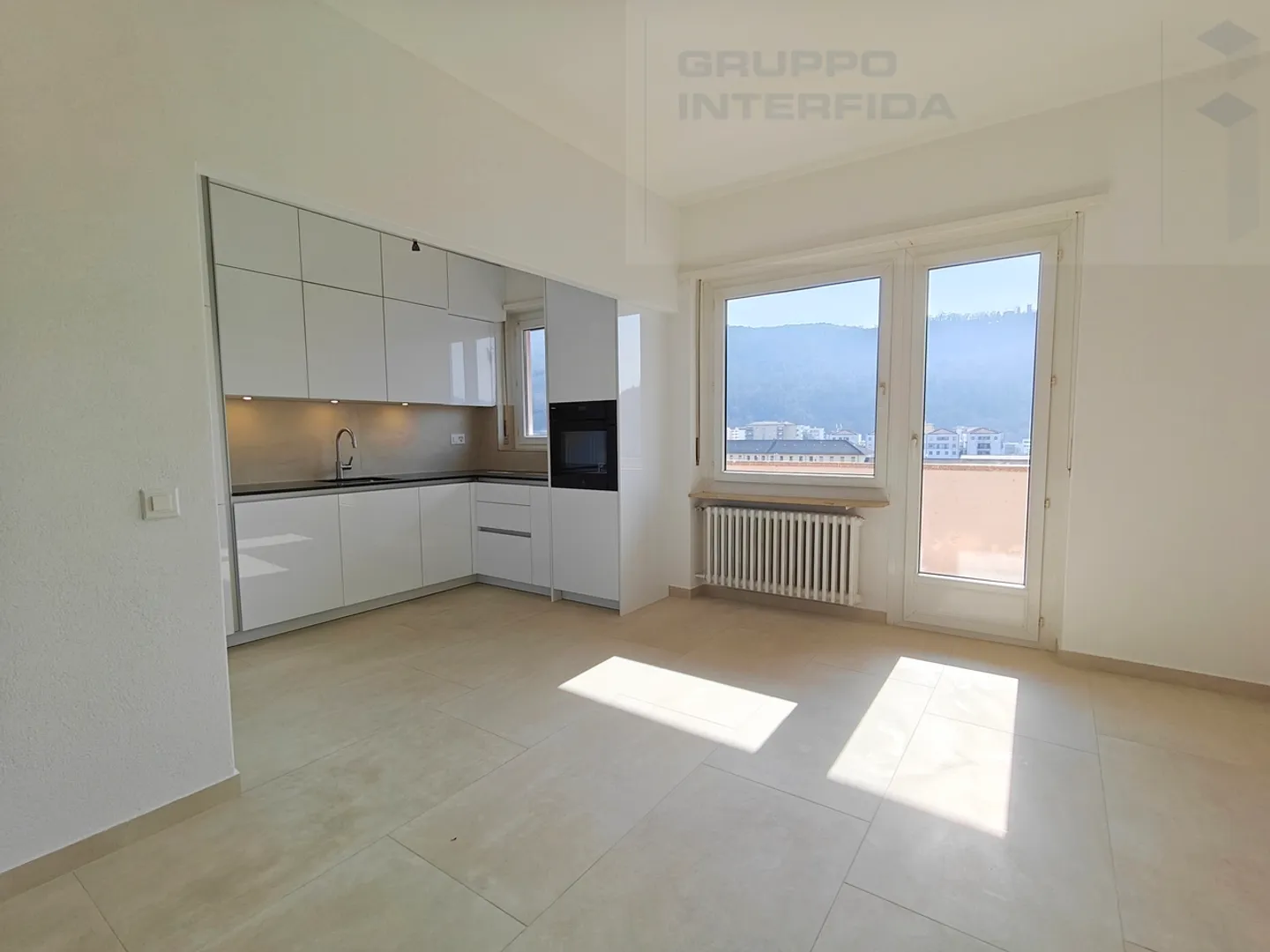 CHIASSO - SPACIOUS 5.5 ROOM APARTMENT - Photo 1 of 7