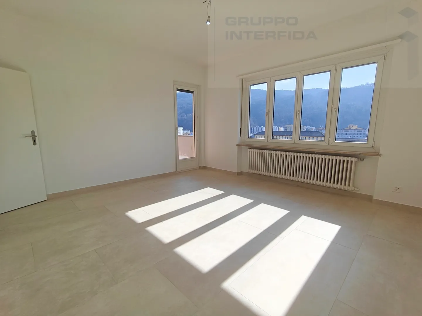 CHIASSO - SPACIOUS 5.5 ROOM APARTMENT - Photo 3 of 7