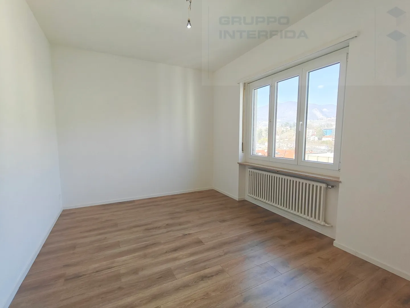 CHIASSO - SPACIOUS 5.5 ROOM APARTMENT - Photo 5 of 7