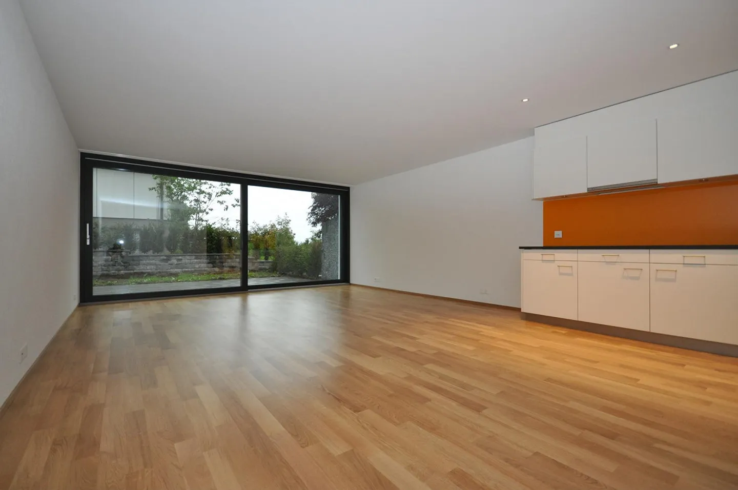 Modern and Quiet Apartment with Cozy Seating Area - Photo 4 of 8