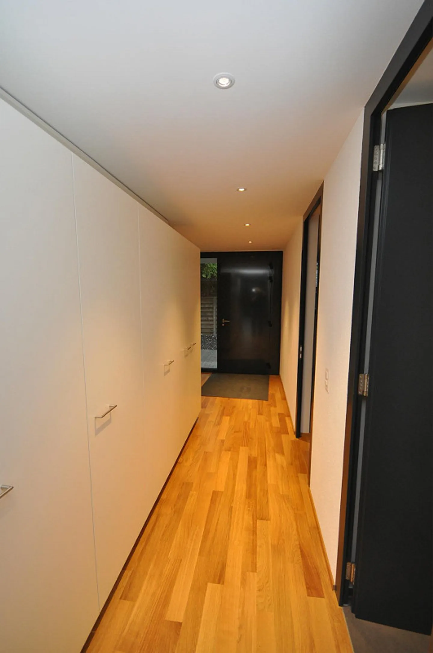 Modern and Quiet Apartment with Cozy Seating Area - Photo 6 of 8