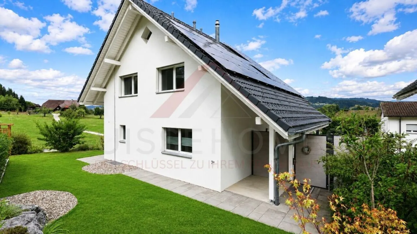 Modernes 6.5-Zimmer-Einfamilienhaus mit grosszügigem Garten in Signau - Foto 3 von 23