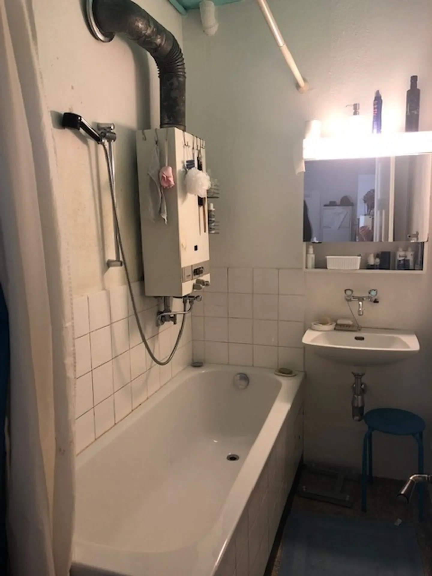 Sunny Apartment with Balconies - Photo 4 of 7