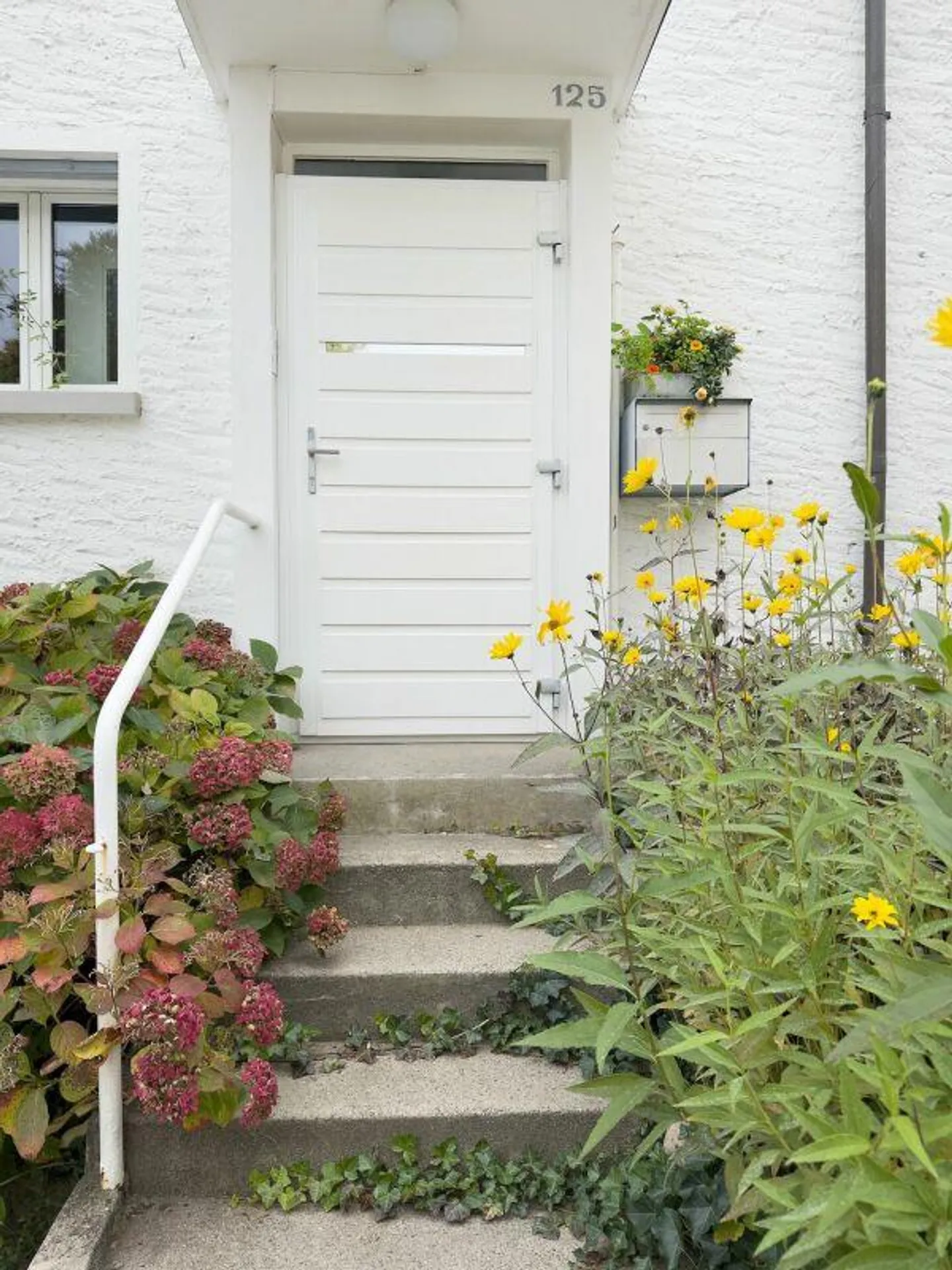 5.5-room terraced house with idyllic garden and sunny balcony - Photo 2 of 30