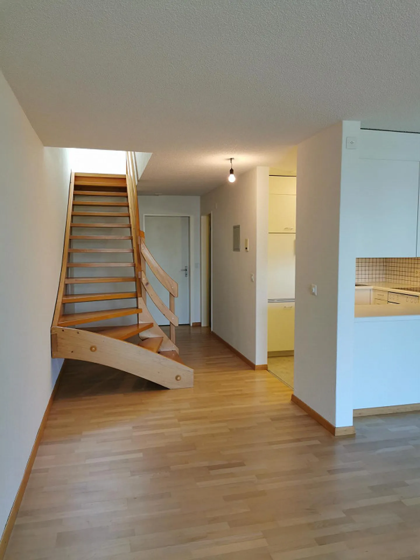 Appartamento centrale di 2,5 stanze - perfetto per gli utenti dei mezzi pubblici! - Foto 1 di 5