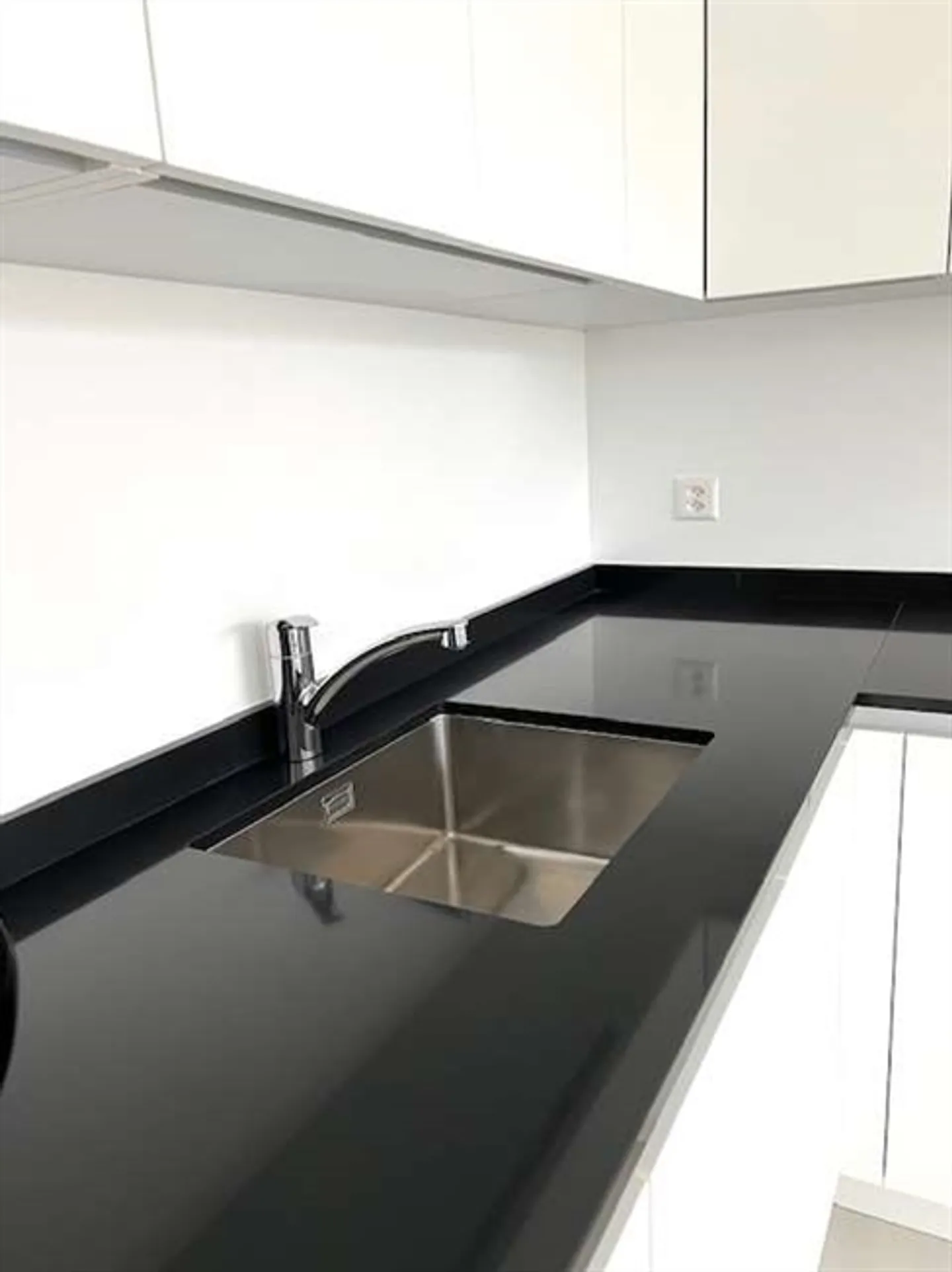 Nouvel appartement avec jardin sur le toit également meublé - Photo 18 sur 20