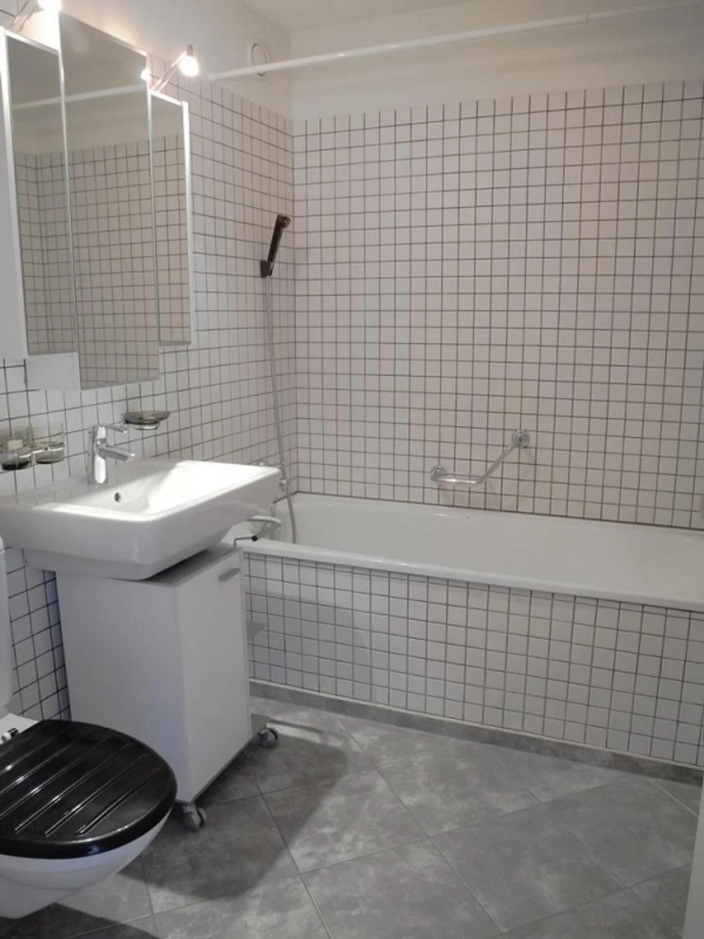 Appartamento centrale di 2,5 stanze - perfetto per gli utenti dei mezzi pubblici! - Foto 3 di 5