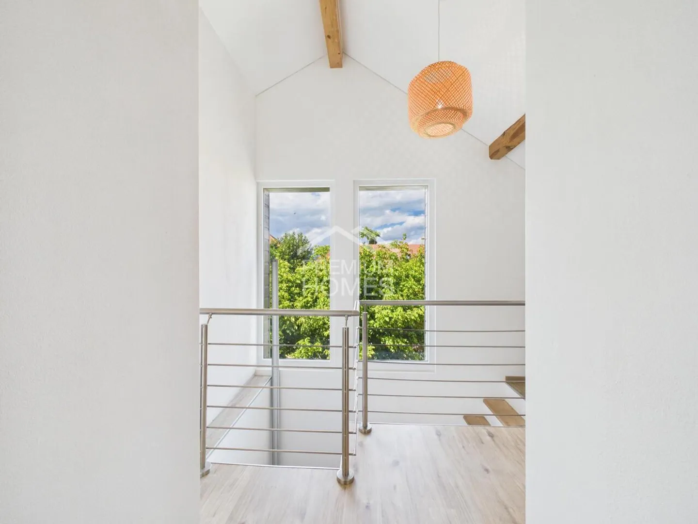 A ground floor to write, a floor to live, a roof that inspires! - Photo 6 of 8