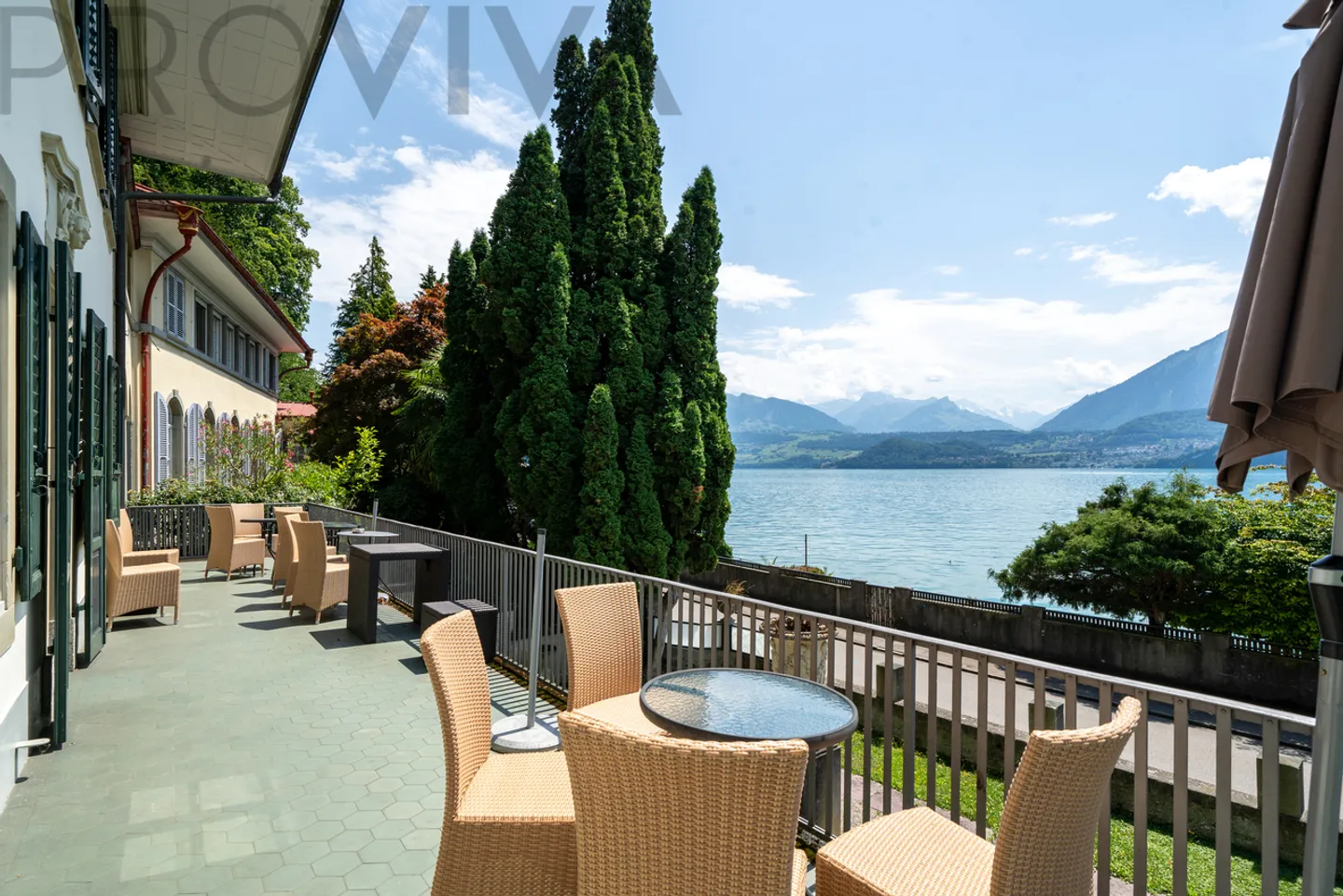 Classically elegant with lake view Historical estate in Gunten - Photo 12 of 16