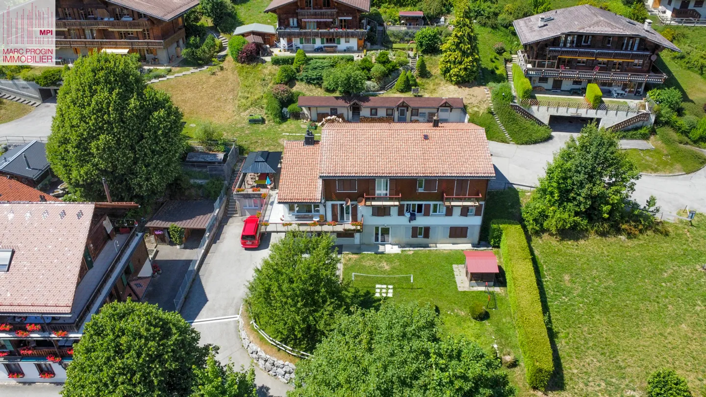 Proprietà in affitto con 13 camere e aree di servizio - Foto 1 di 16