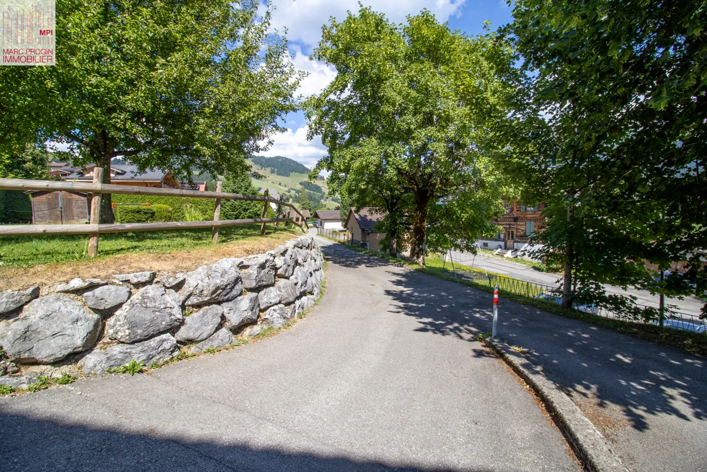 Proprietà in affitto con 13 camere e aree di servizio - Foto 2 di 16