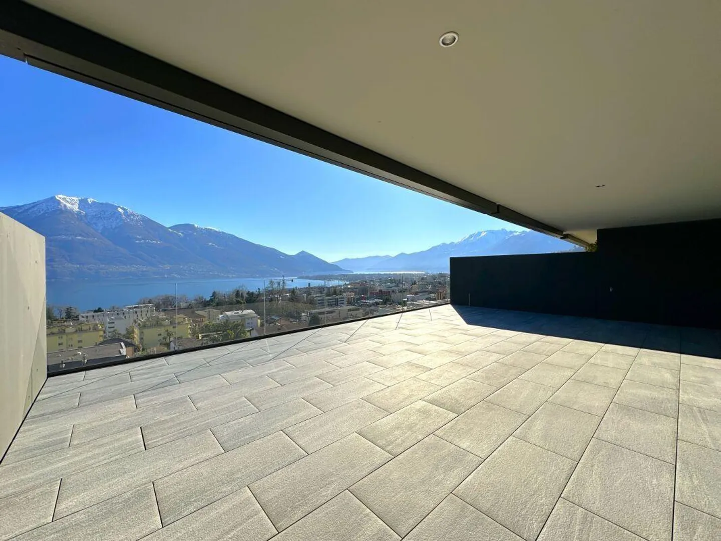 Vivre prestigieusement à Minusio dans la Résidence Estate & Esplanade - Photo 2 sur 15