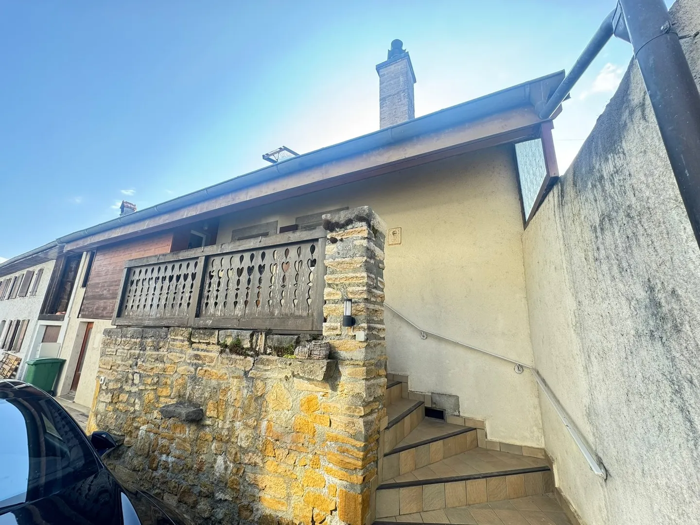 Detached house with neighboring house - Photo 2 of 30