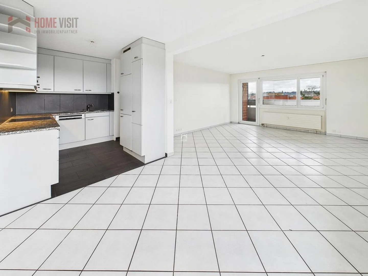 Bright 3.5-room apartment with lift and garage – ideal for all ages - Photo 2 of 14