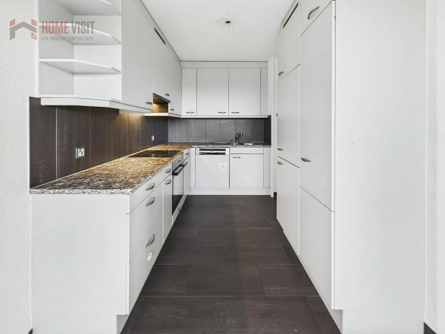 Bright 3.5-room apartment with lift and garage – ideal for all ages - Photo 3 of 14