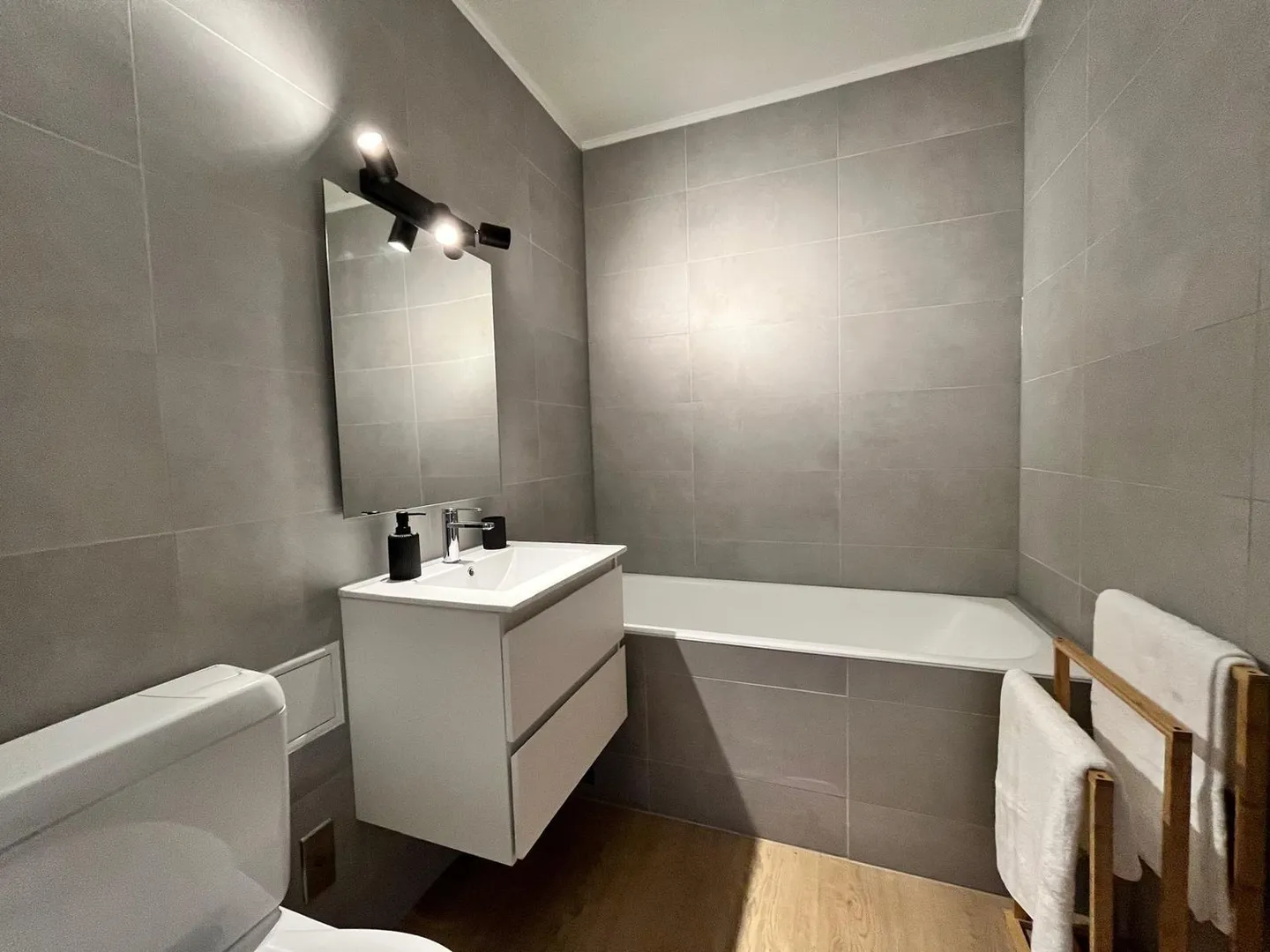 Exklusivität? Renovierte 4-Zimmer-Wohnung, 177 m² PPE, Panoramablick (Meyrin) - Foto 1 von 13